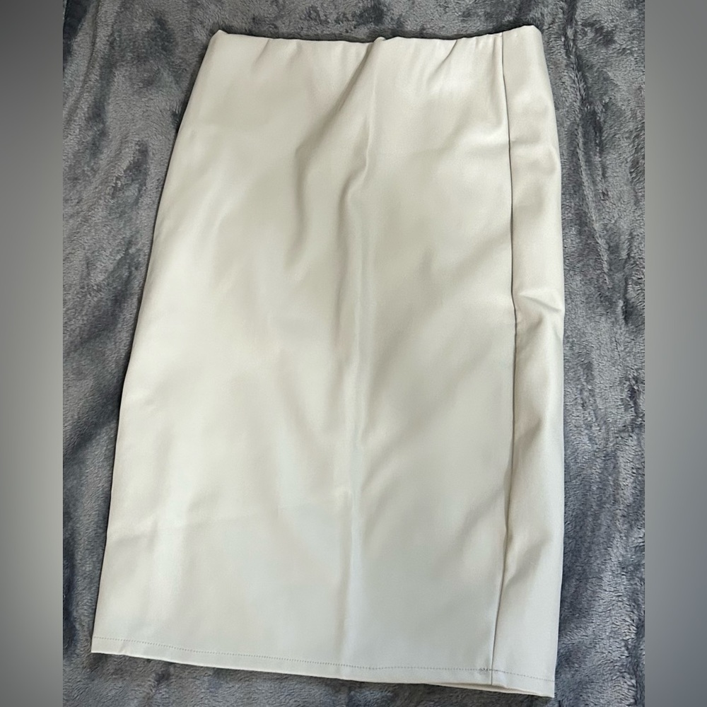 forever 21 pencil skirt 
size : s/p/c 
color : grey